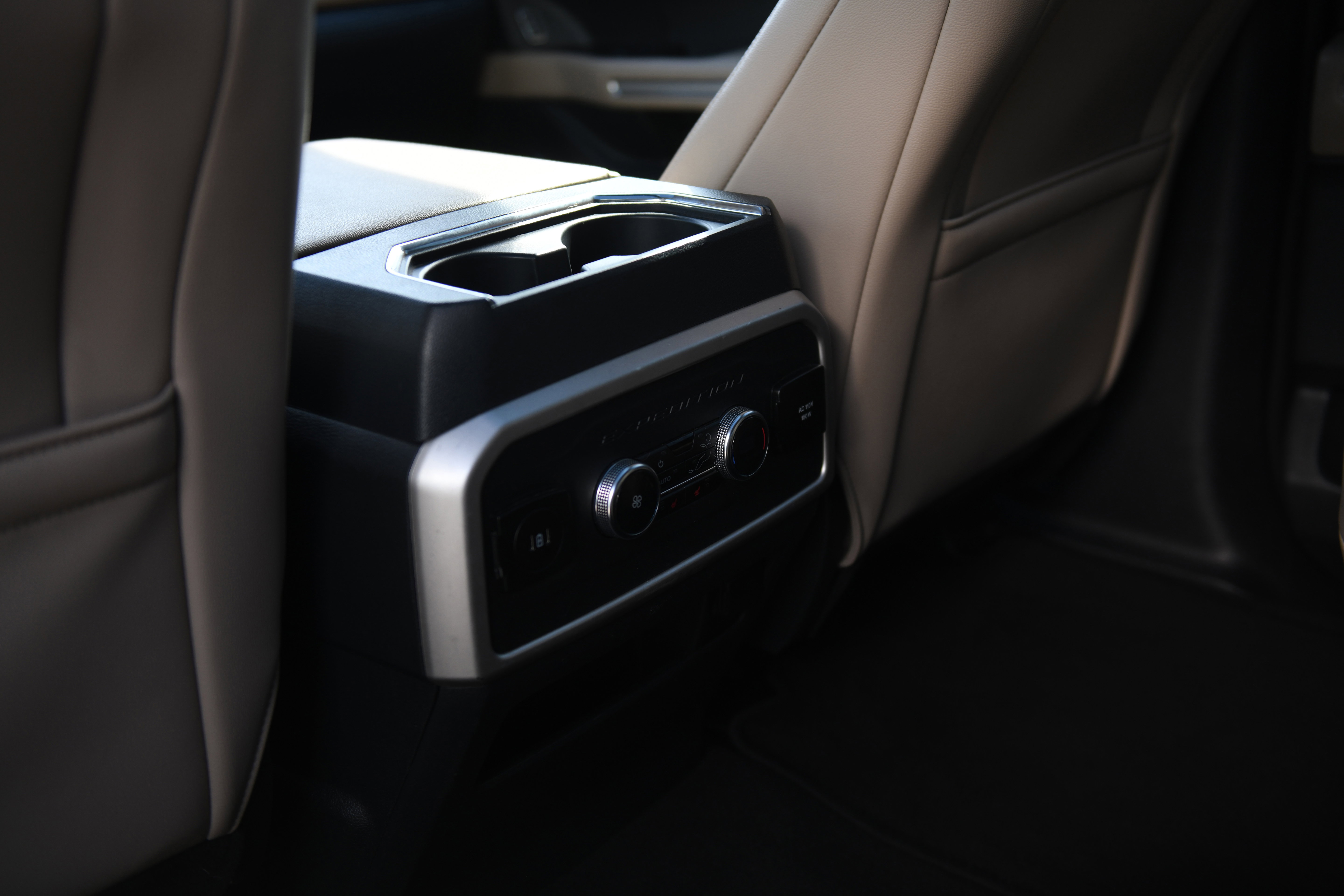 Used 2024 Ford Expedition Limited image 12