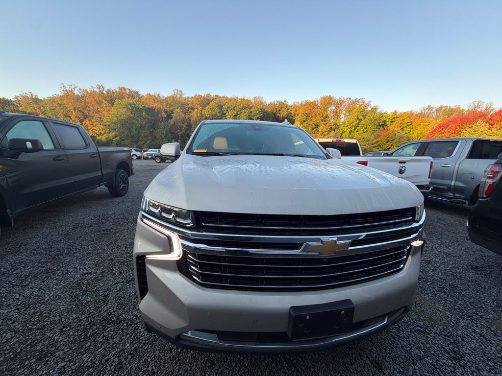 Used 2021 Chevrolet Tahoe LT w/ Luxury Package AWD/4WD image 2
