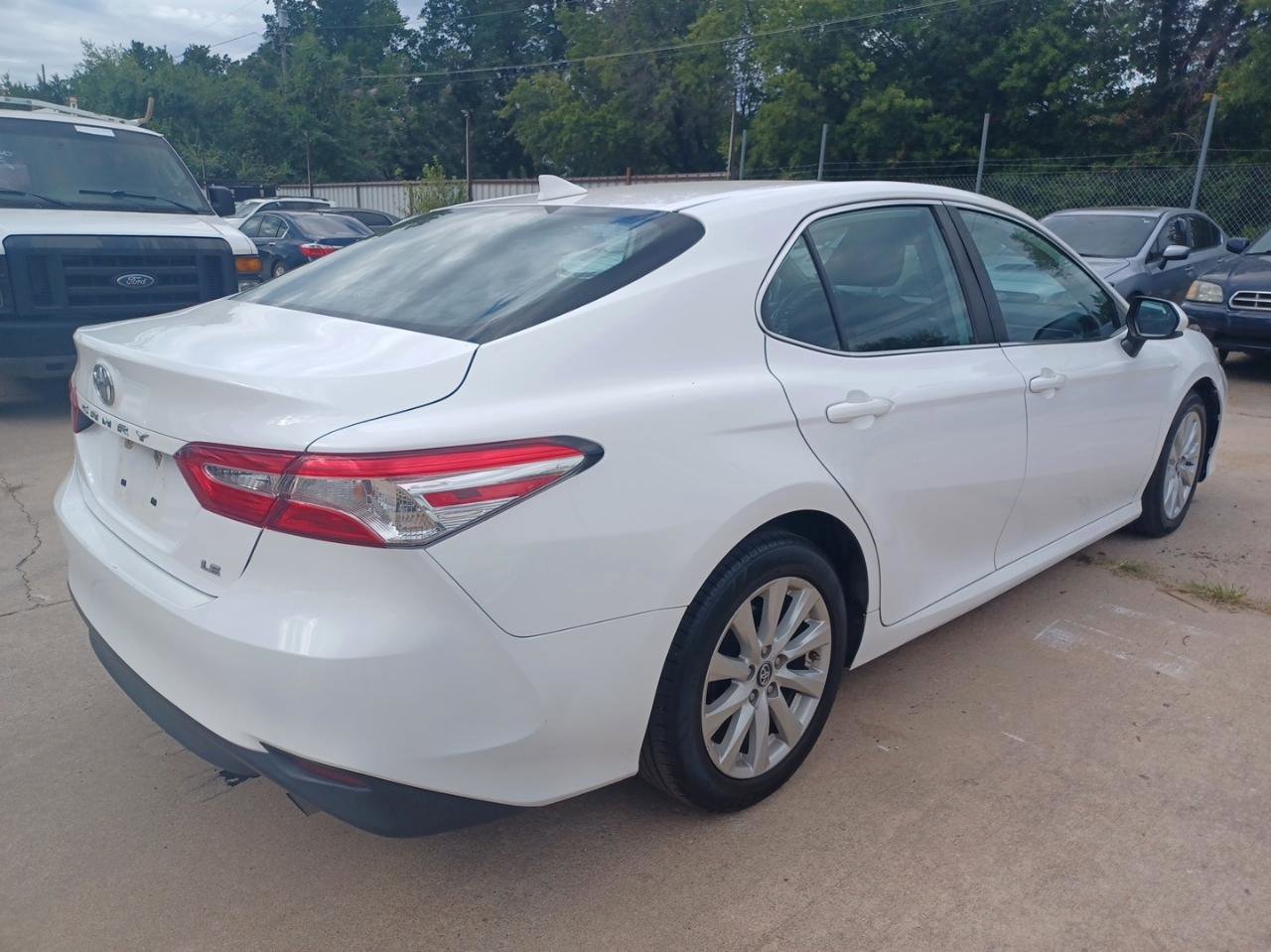 Used 2019 Toyota Camry LE FWD image 5