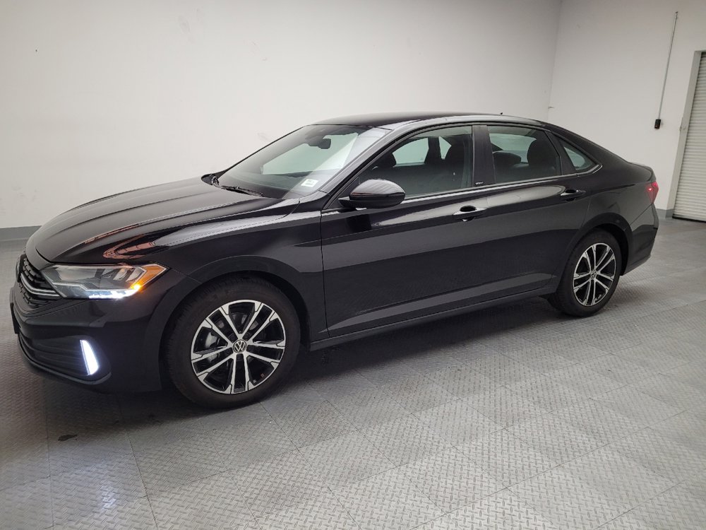 Used 2024 Volkswagen Jetta Sport image 2