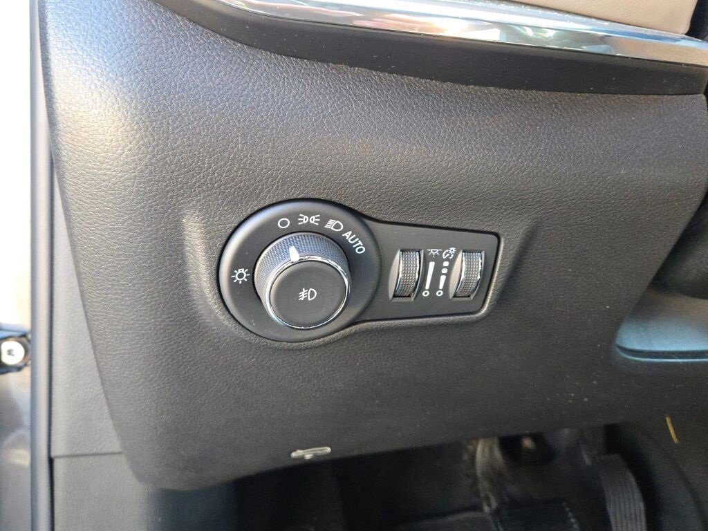 Used 2022 Jeep Compass Limited image 23