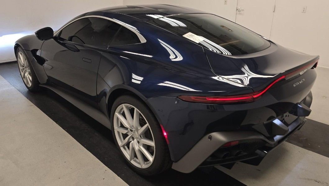 Used 2019 Aston Martin V8 Vantage Coupe image 2