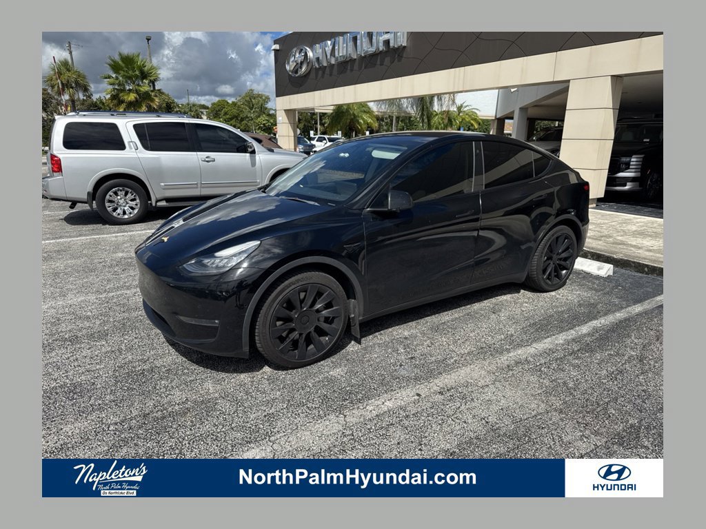 Used 2022 Tesla Model Y Long Range AWD/4WD image 1