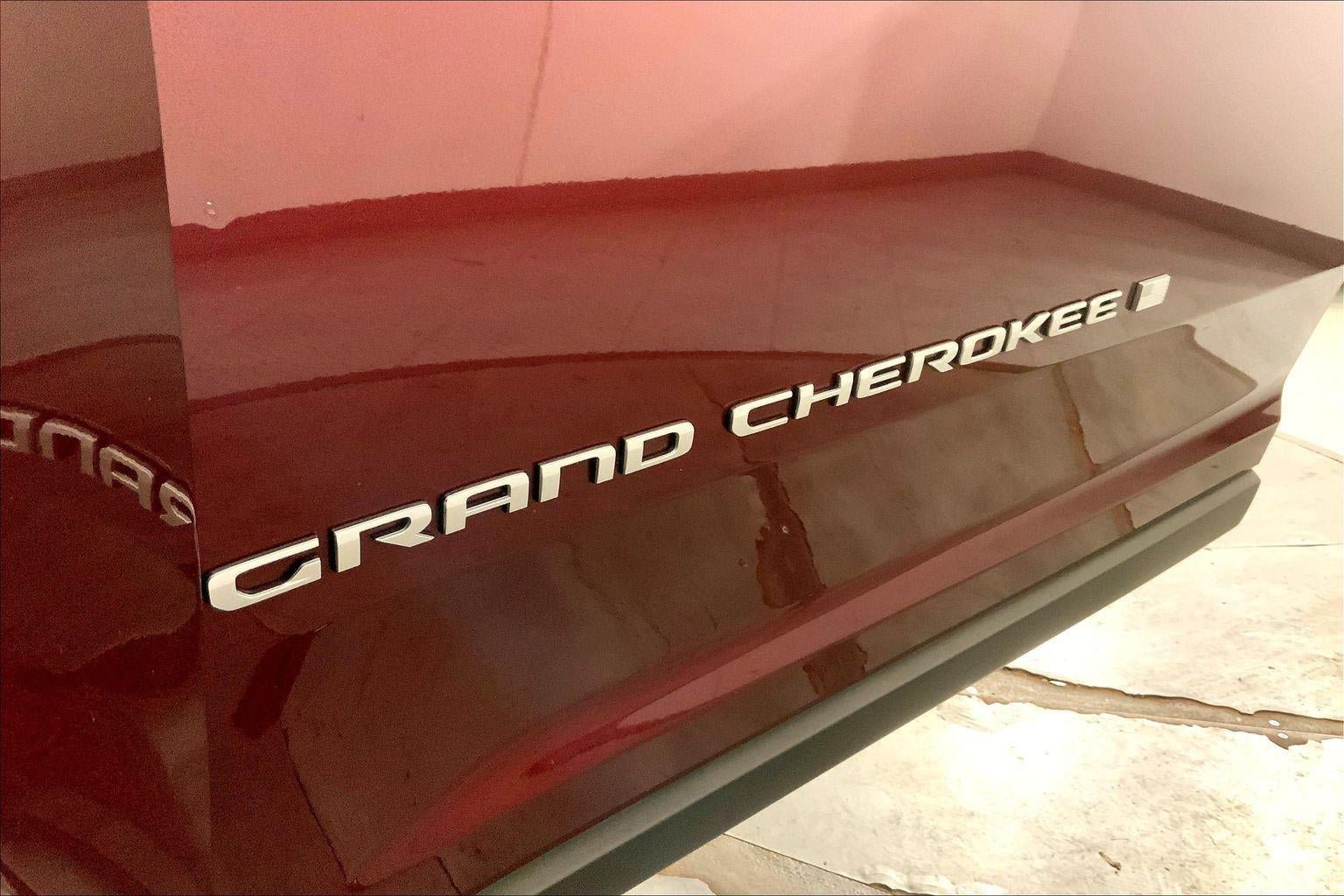 Used 2025 Jeep Grand Cherokee Limited AWD/4WD image 8