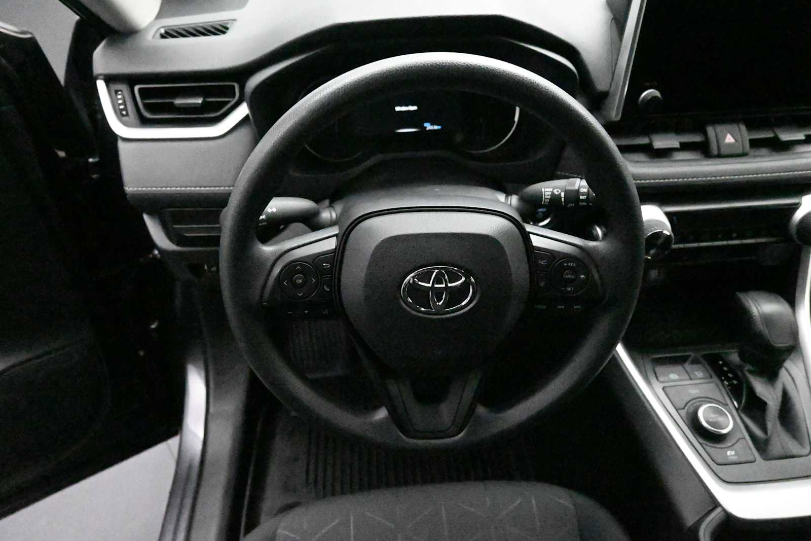 Used 2025 Toyota RAV4 XLE AWD/4WD image 12