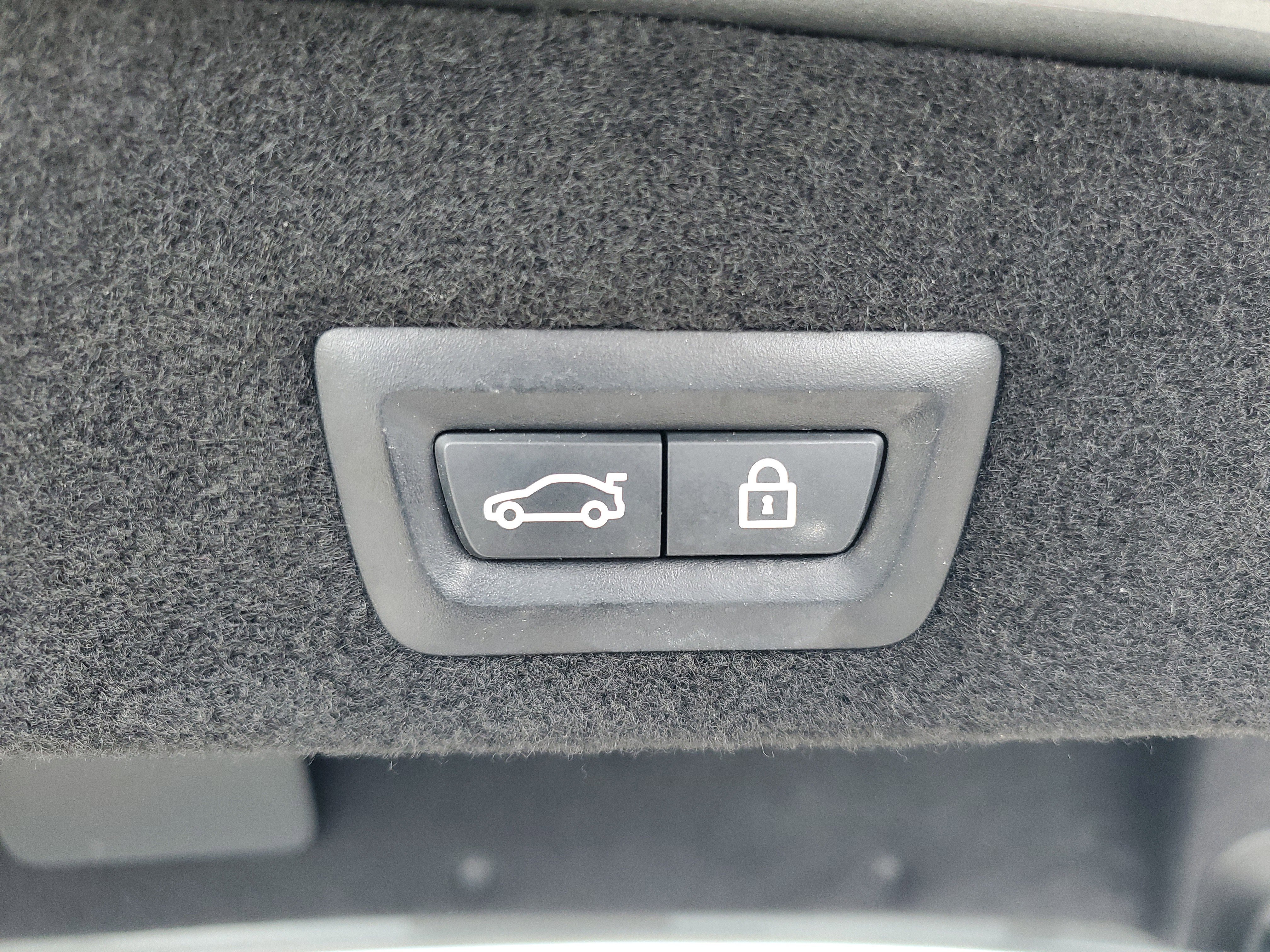 Used 2018 BMW 740i image 9