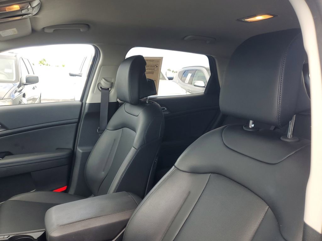 Used 2025 Kia Sportage EX image 15