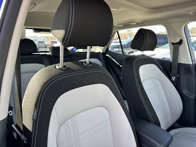 Used 2025 Hyundai Venue SEL image 23