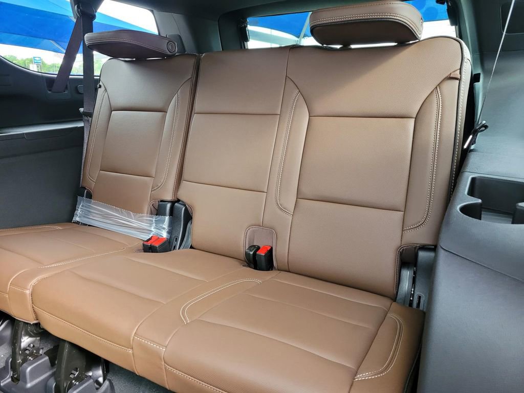 New 2026 Chevrolet Suburban High Country AWD/4WD image 8