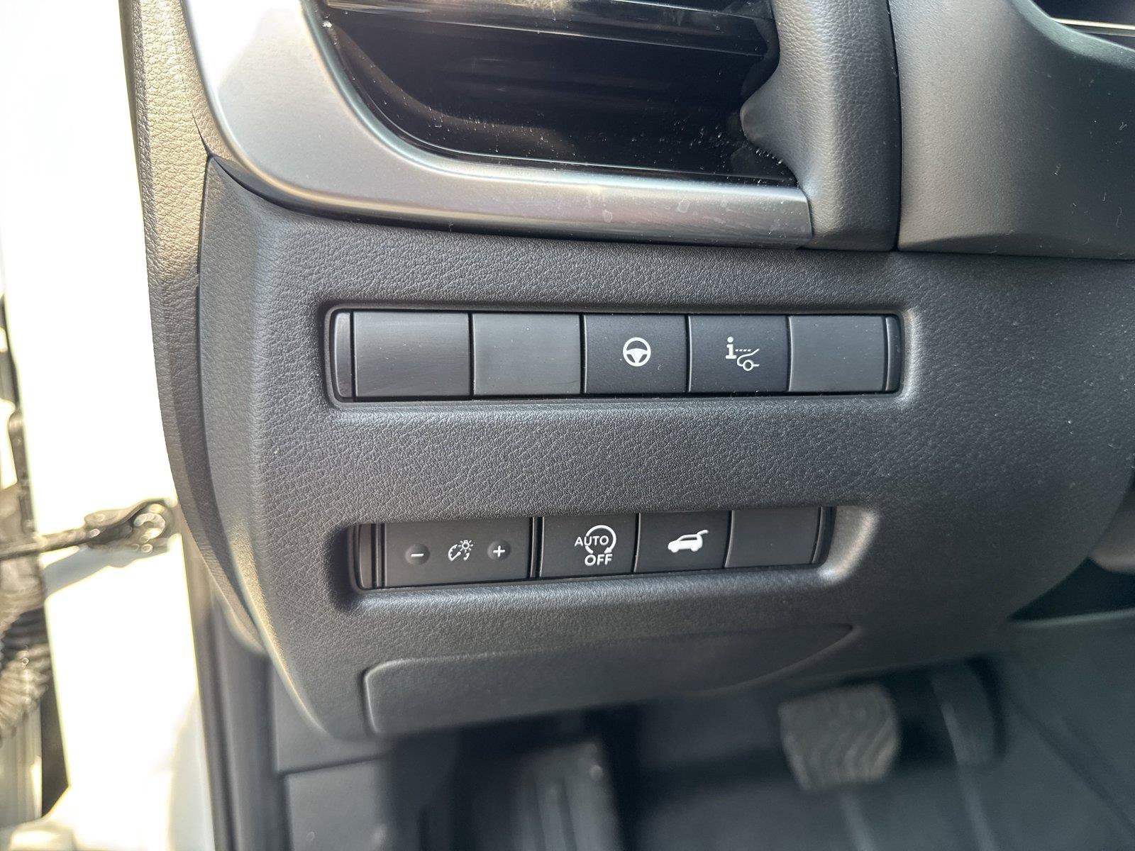 Used 2025 Nissan Rogue SL w/ SL Premium Package FWD image 14