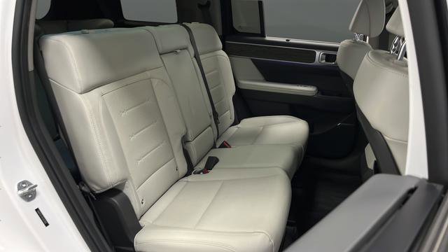 Used 2025 Hyundai Santa Fe Limited AWD/4WD image 25