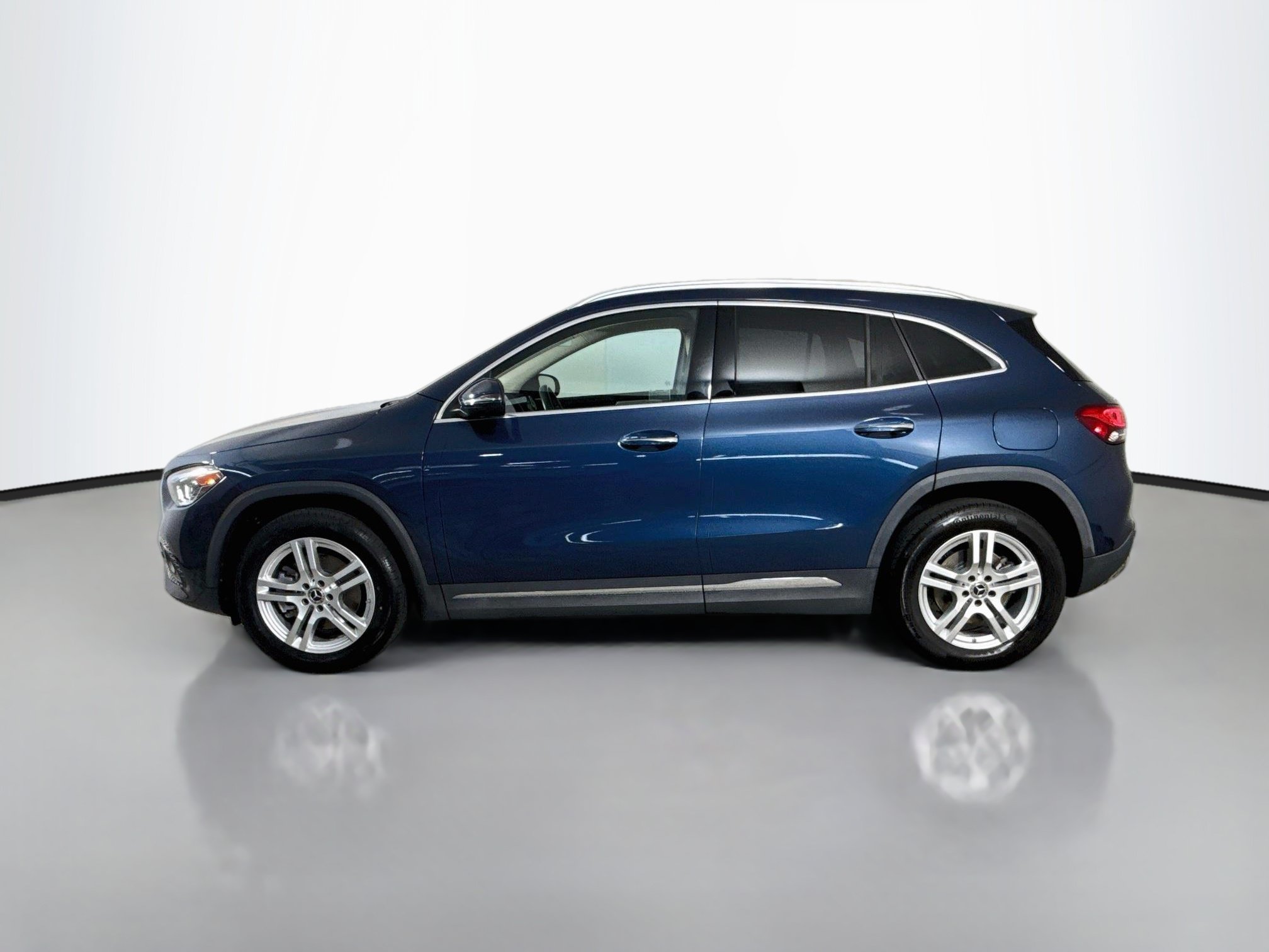 Used 2023 Mercedes-Benz GLA 250 4MATIC w/ Premium Package image 6