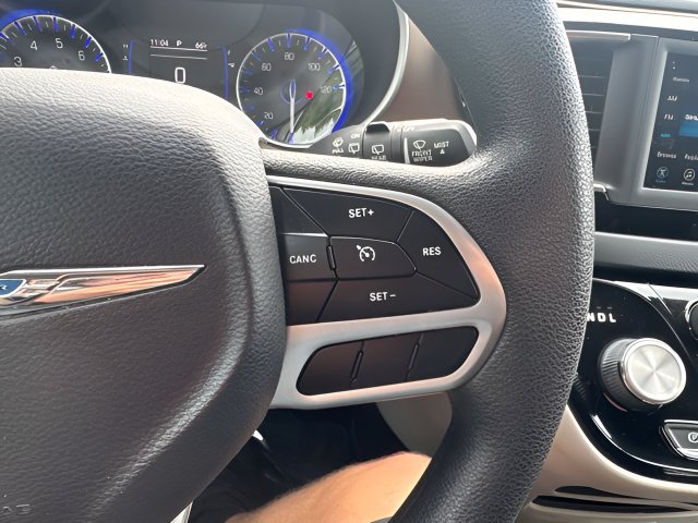 Certified 2018 Chrysler Pacifica Touring w/ Security Group FWD image 15