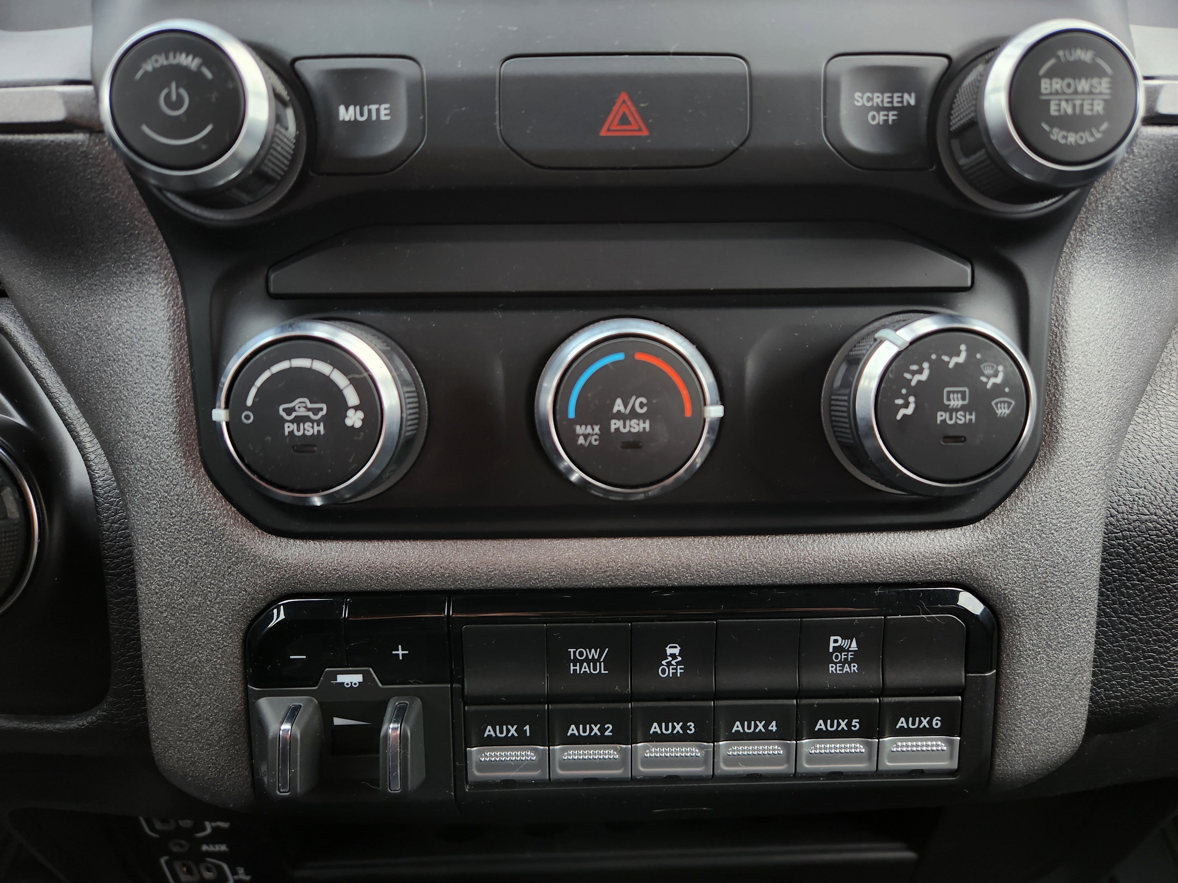 Used 2024 RAM 2500 Tradesman w/ Chrome Appearance Group image 8