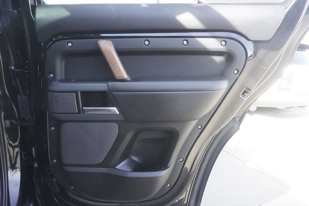 Used 2020 Land Rover Defender 110 X image 25