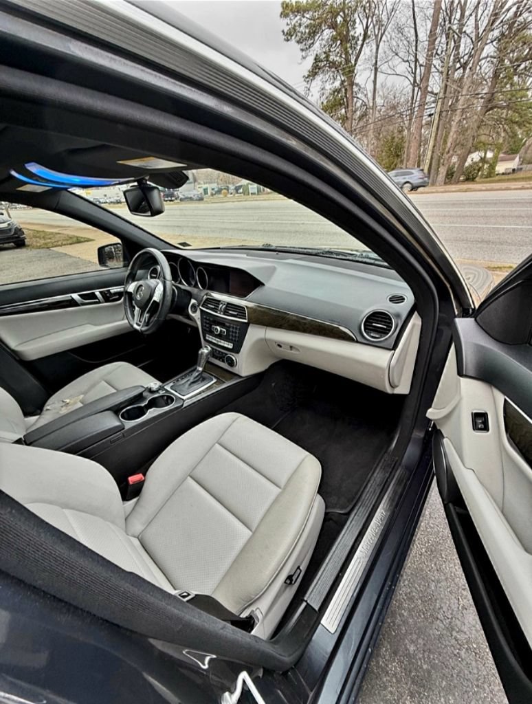Used 2013 Mercedes-Benz C 250 Sedan image 4