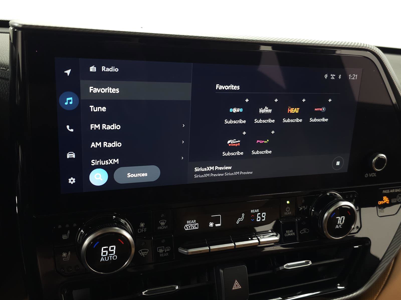 Used 2024 Toyota Highlander Platinum image 25