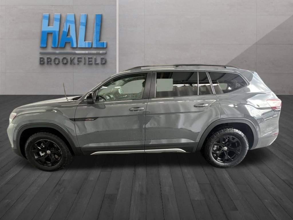 New 2026 Volkswagen Atlas Peak Edition image 2