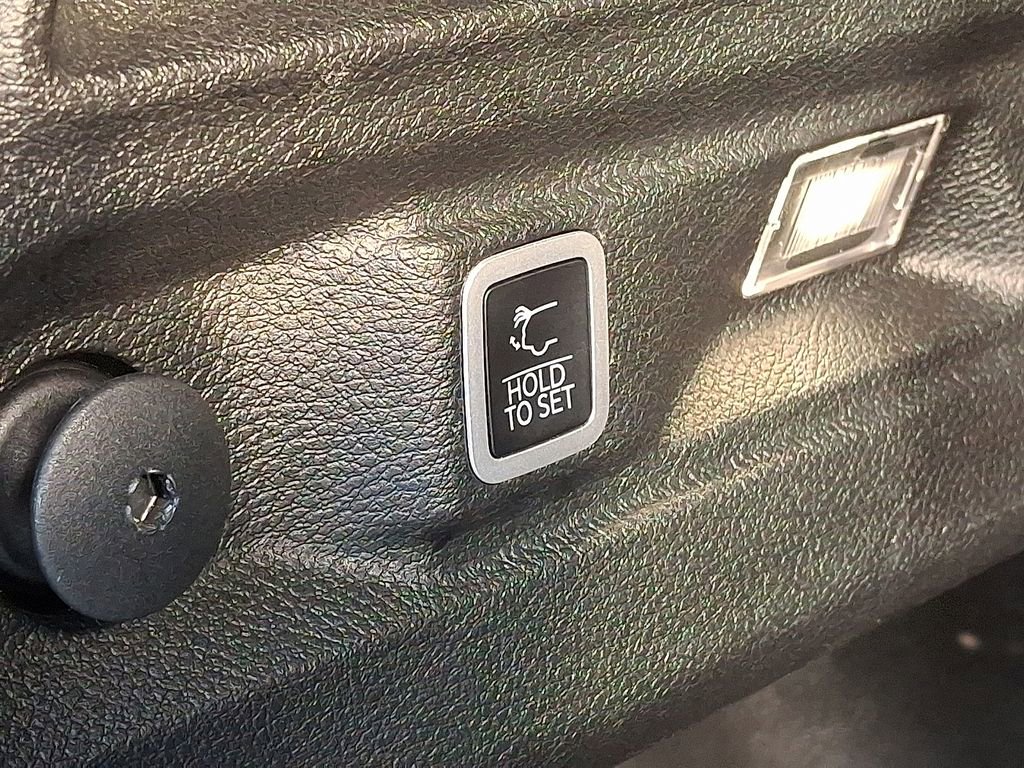 Used 2023 Jeep Grand Cherokee L Limited w/ Luxury Tech Group II image 28