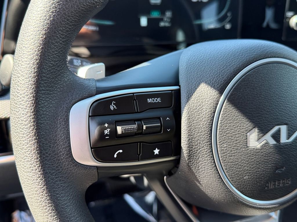 Used 2025 Kia Sportage LX image 15