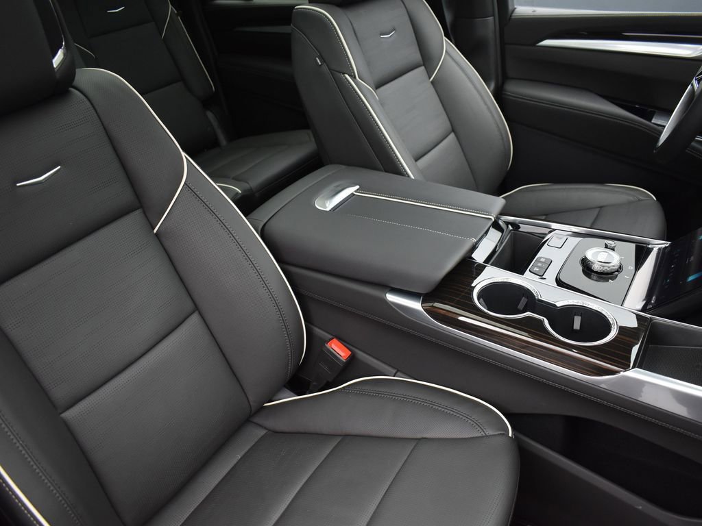 Certified 2026 Cadillac Escalade ESV Luxury w/ Touring Package image 38