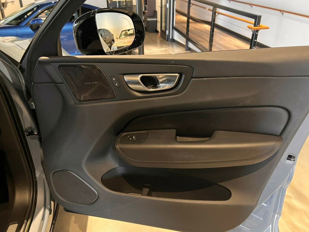 Used 2023 Volvo XC60 B5 Plus image 28