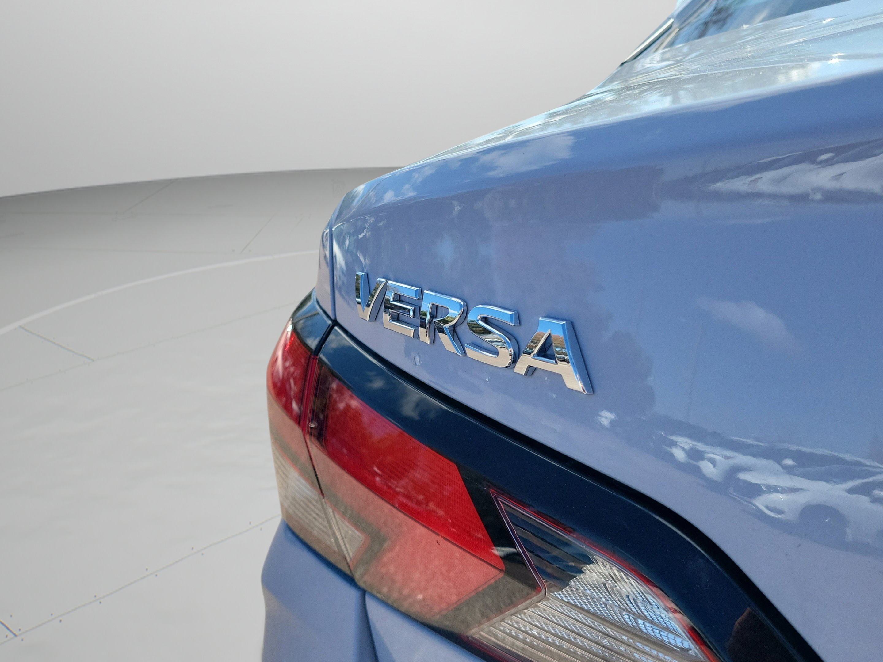 New 2025 Nissan Versa SV w/ Trunk Package FWD image 32