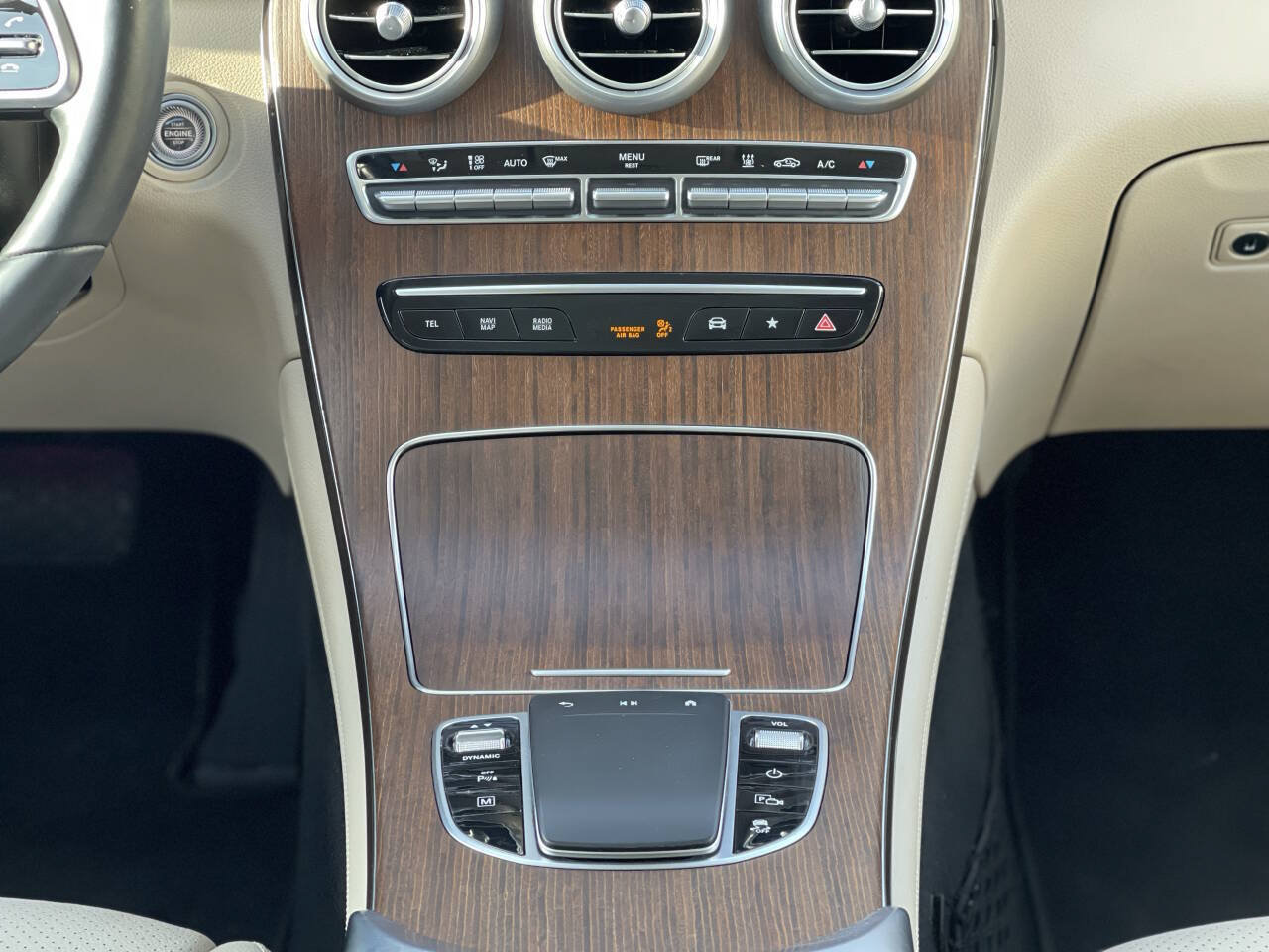Used 2020 Mercedes-Benz GLC 350e 4MATIC w/ Parking Assistance Package image 30