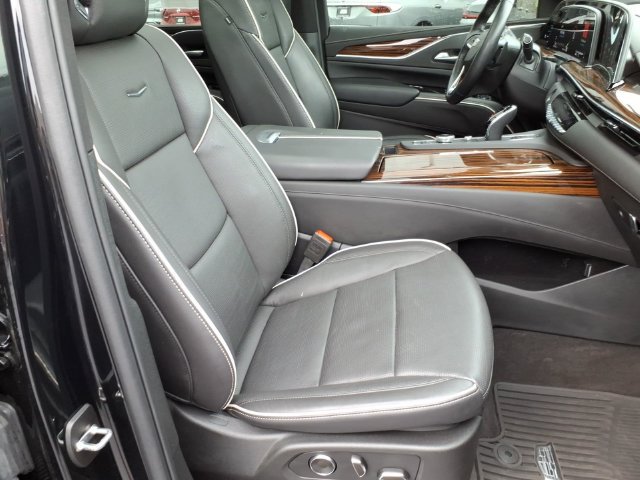 Used 2024 Cadillac Escalade Premium Luxury AWD/4WD image 25