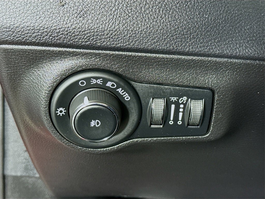 Used 2020 Jeep Compass Latitude w/ Popular Equipment Group image 19