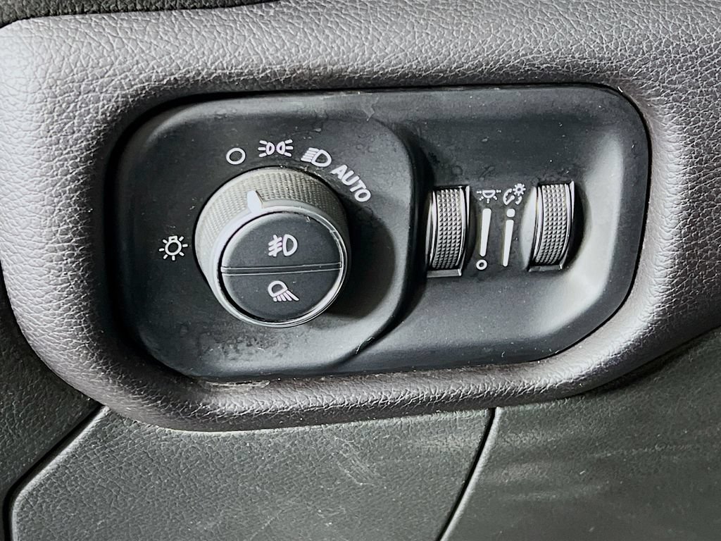 Used 2023 RAM 2500 Laramie AWD/4WD image 10