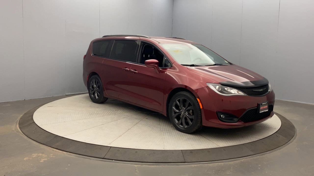 Used 2020 Chrysler Pacifica Touring-L w/ S Appearance Package FWD image 7