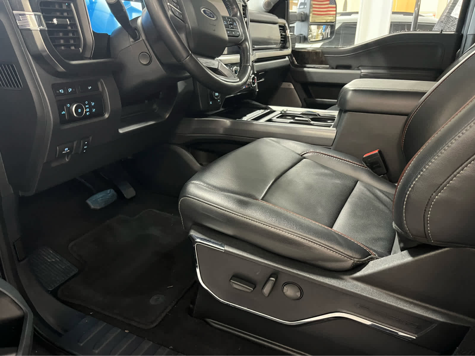 Used 2024 Ford F250 Lariat w/ Lariat Ultimate Package image 17