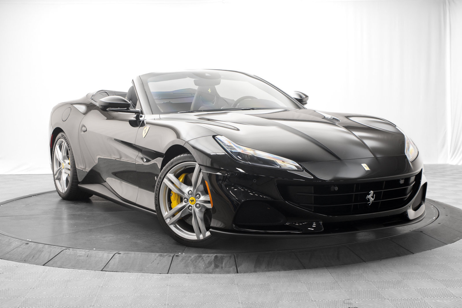 Used 2023 Ferrari Portofino M RWD image 1