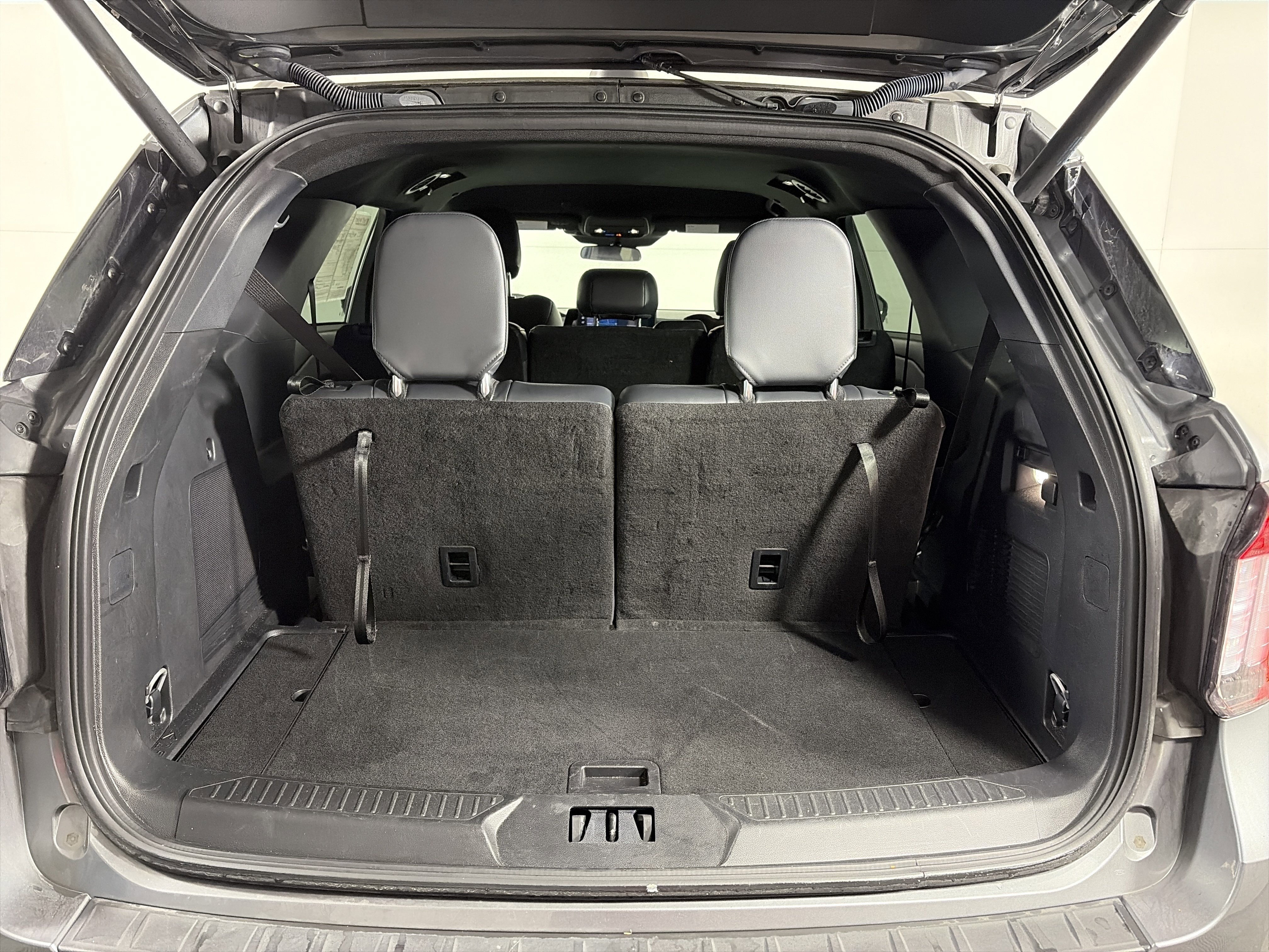 Used 2025 Ford Explorer ST-Line w/ ST-Line Street Pack image 19