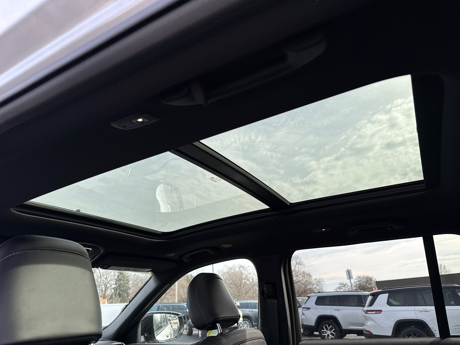 New 2026 Jeep Grand Cherokee Limited AWD/4WD image 9