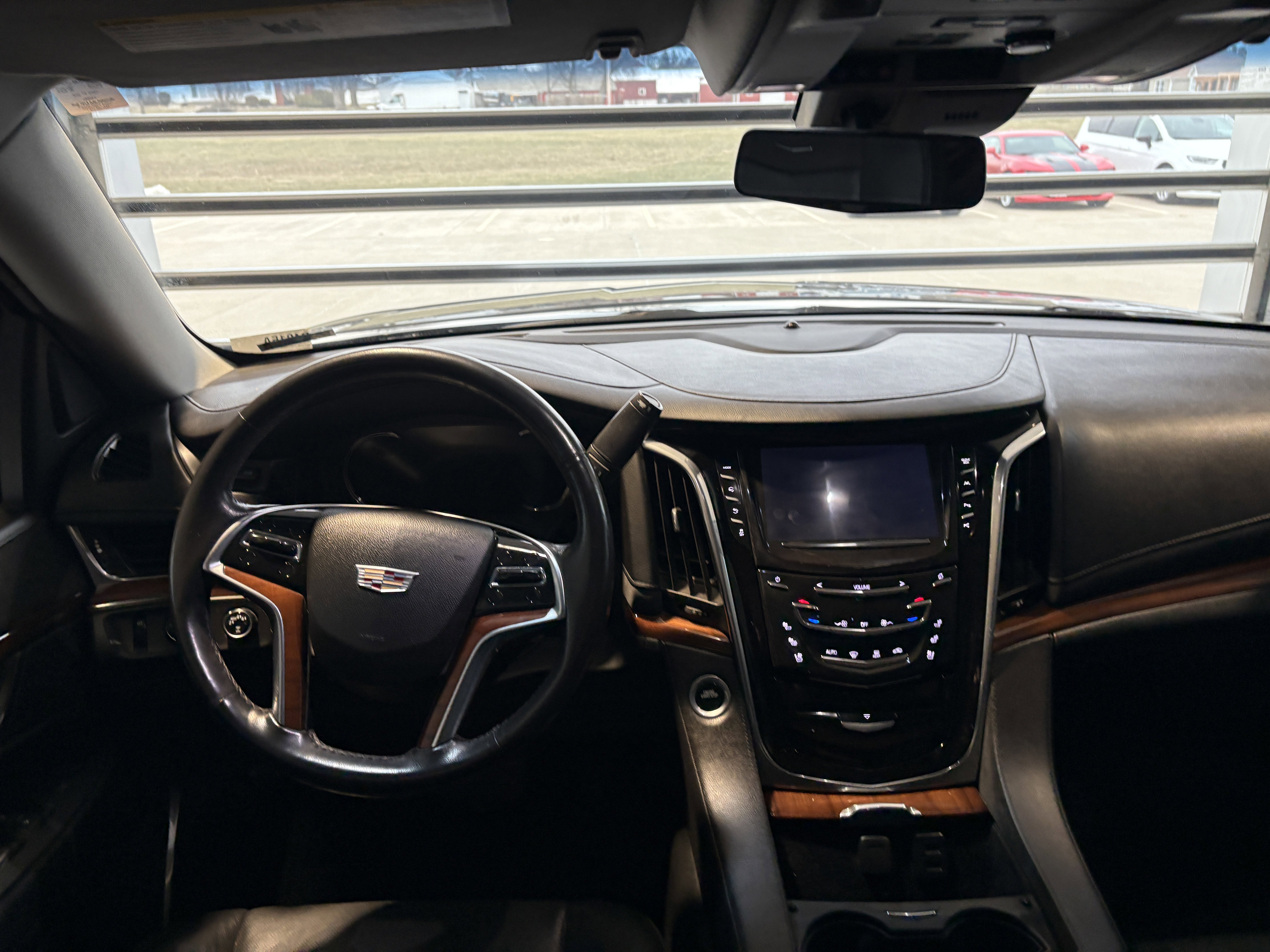 Used 2017 Cadillac Escalade Luxury image 11