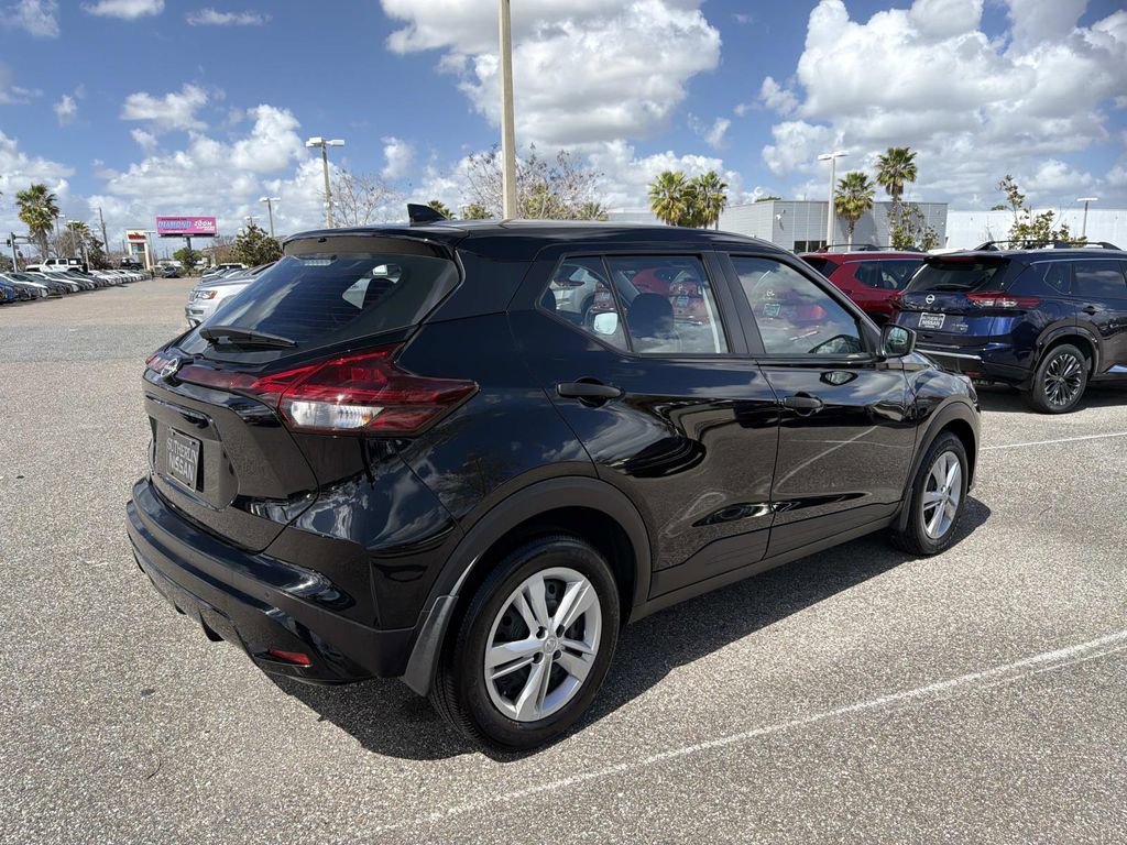 Certified 2025 Nissan Kicks Play S image 4