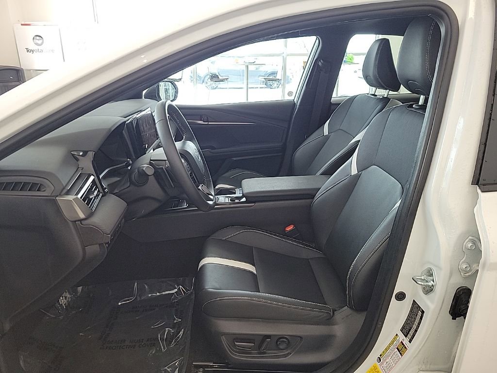 Used 2025 Toyota Camry SE image 8