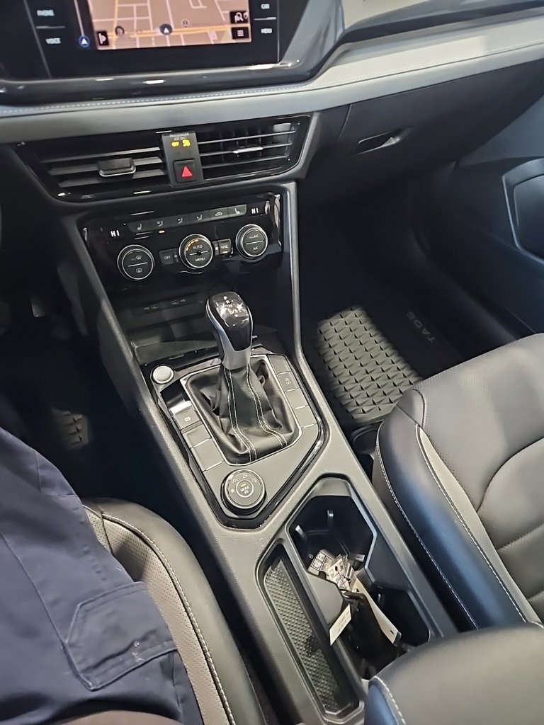 Used 2022 Volkswagen Taos SEL image 33