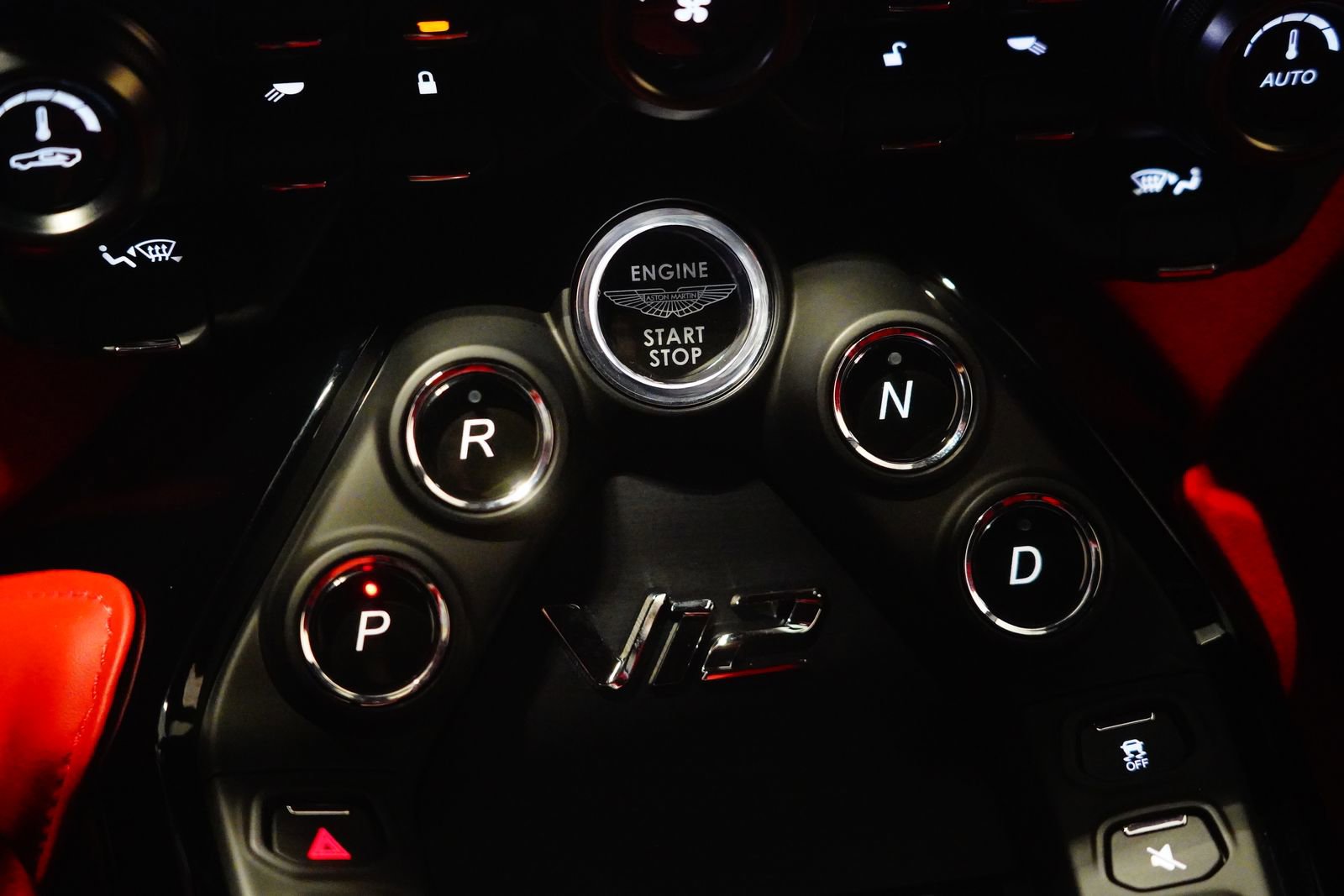 Used 2023 Aston Martin V12 Vantage RWD image 28