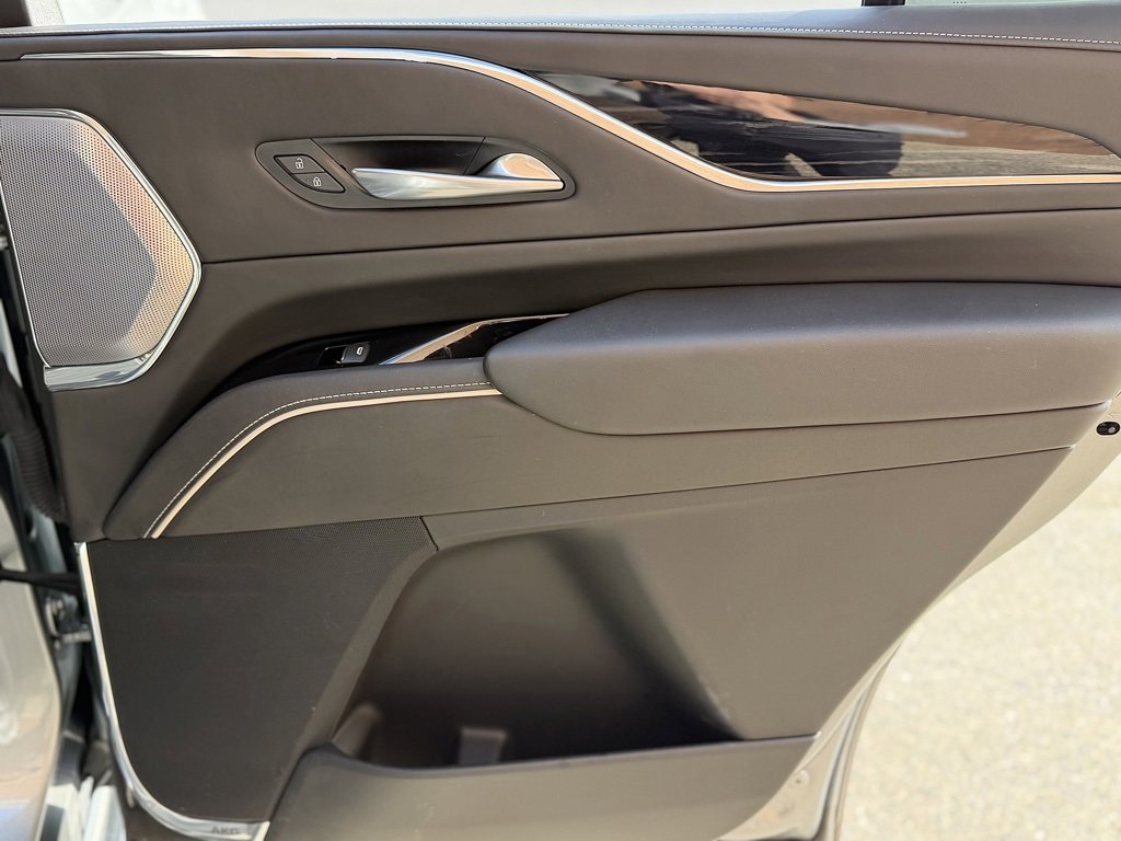 Used 2023 Cadillac Escalade V w/ LPO, ONYX Package image 23