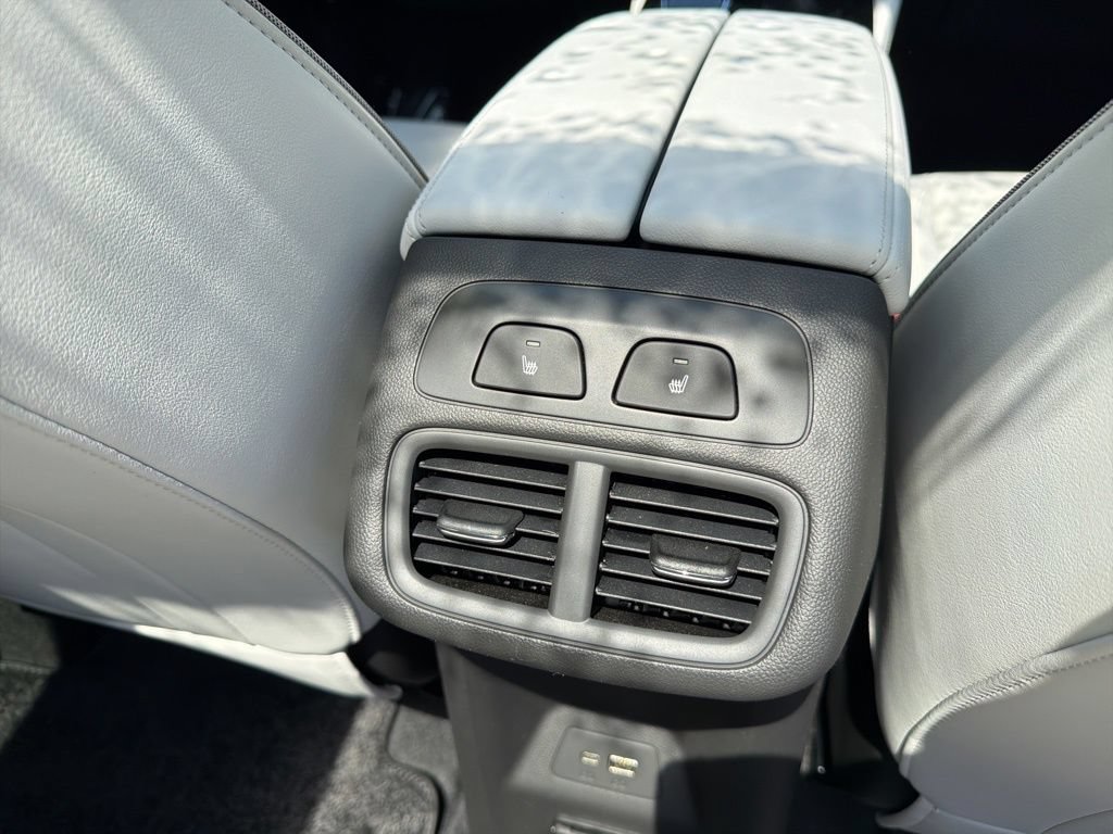 Used 2024 Buick Envision Avenir AWD/4WD image 27