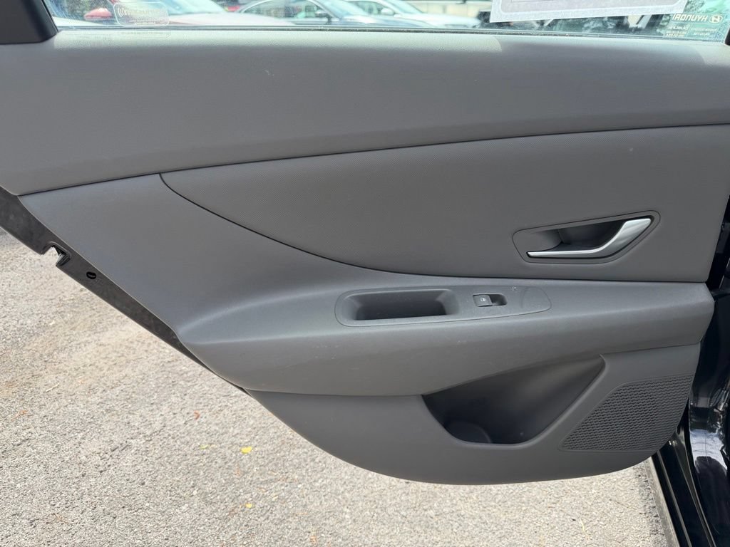 Used 2022 Hyundai Elantra SEL w/ Convenience Package FWD image 25
