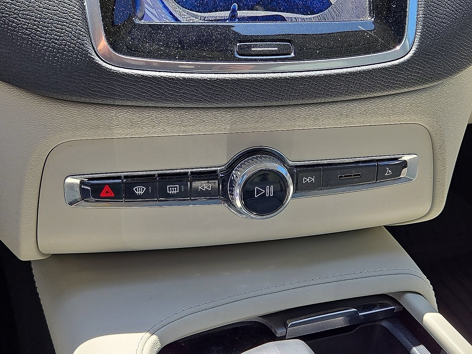 Used 2024 Volvo XC90 B5 Core w/ Protection Package Premier AWD/4WD image 29