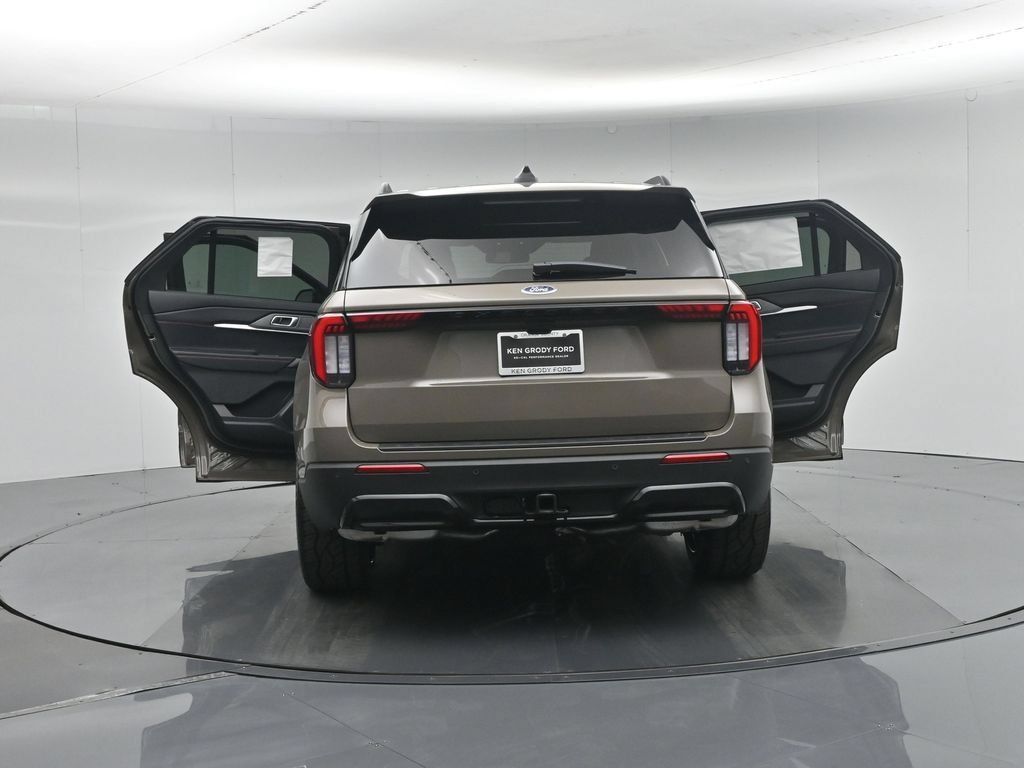 New 2026 Ford Explorer ST-Line w/ ST-Line Street Pack RWD image 33