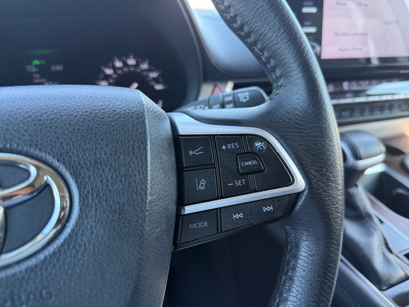Used 2022 Toyota Sienna XLE image 14