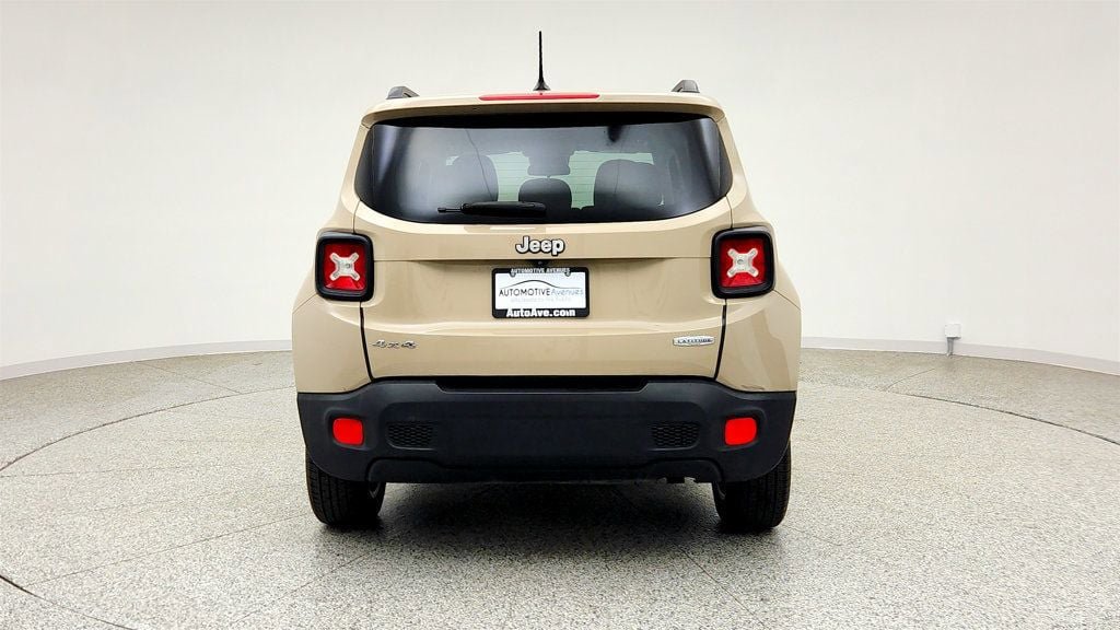 Used 2015 Jeep Renegade Latitude w/ Popular Equipment Group AWD/4WD image 6