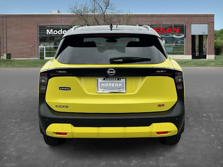 Used 2025 Nissan Kicks SR w/ SR Premium Package image 3