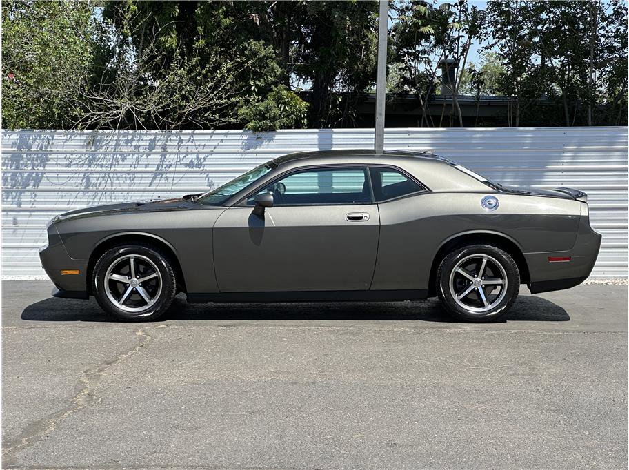 Used 2010 Dodge Challenger SE RWD image 13